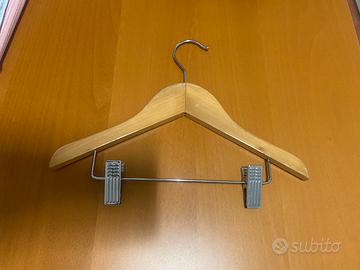 Grucce in legno con pinze metalliche