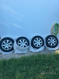 4 cerchi Peugeot gommati invernali da 14
