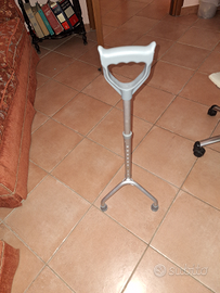 Bastone tripode