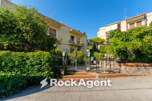Appartamento di 125 m² con 5 locali e box auto a A