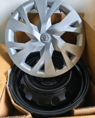 4 cerchi e 4 copricerchi Toyota Yaris