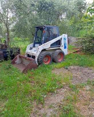 mini pala Bobcat 751