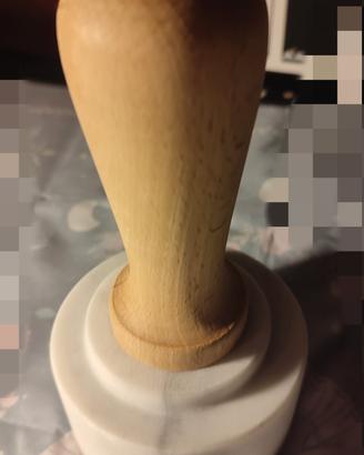 Batticarne in marmo con manico in legno 