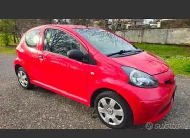 Eccezionale toyota aygo rossa