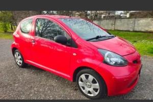 Eccezionale toyota aygo rossa