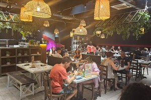 Ristorante pizzeria pokeria burgeria live music