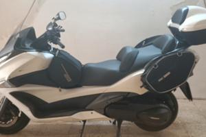 moto scooter HONDA SWT400