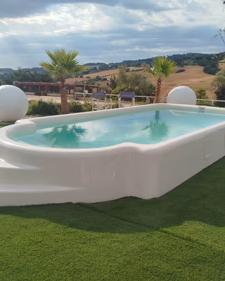 Piscine autoportanti seminterrate in vetroresina