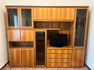 Mobile Sala con tavolo e sedie