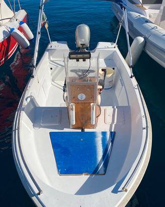 Barca in vetroresina 4,70m con fuoribordo 4t