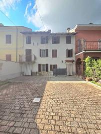Rustico / Casale di 230 m² con più di 5 locali a I