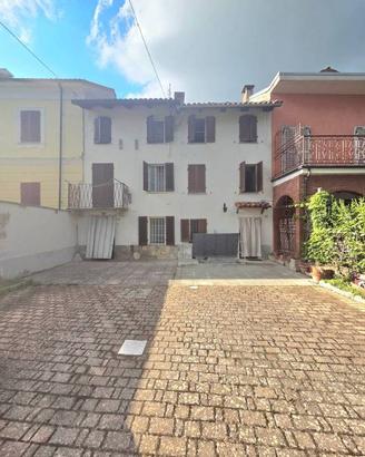 Rustico / Casale di 230 m² con più di 5 locali a I