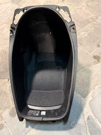 Vano portaogetti sotto sella kymco ak550