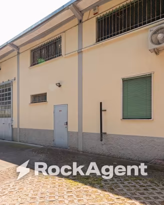 Immobile di 773 m² a Cernusco sul Naviglio