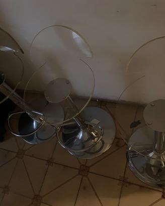 Sgabelli,contenitori olio, lavatrice.