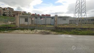 Magazzino adibito ad attività commerciale