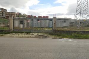 Magazzino adibito ad attività commerciale