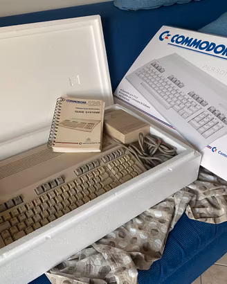Commodore 128 con box di fantasia (scatola nuova)