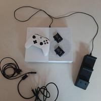 Xbox One S 1TB, joystick e venom dock doppio