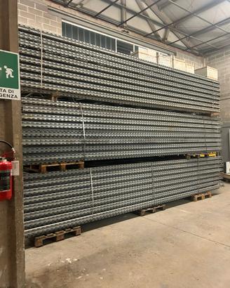 250 metri lineari di scaffalatura porta pallet