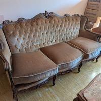 Divano stile shabby in velluto e legno