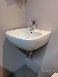 Lavandino completo di rubinetto e sifone