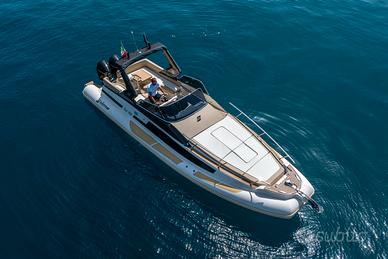 Solemar 33 SE con 2 x 300 HP Mercury