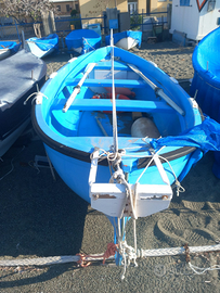 Barca in vetroresina con motore