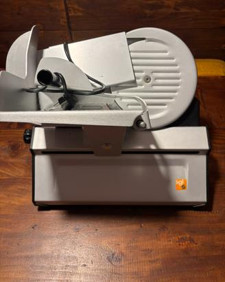 Affettatrice sgl mod. 220