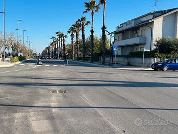 Piano terra con giardino, fronte mare, 5 posti
