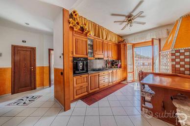 Attico con due balconi