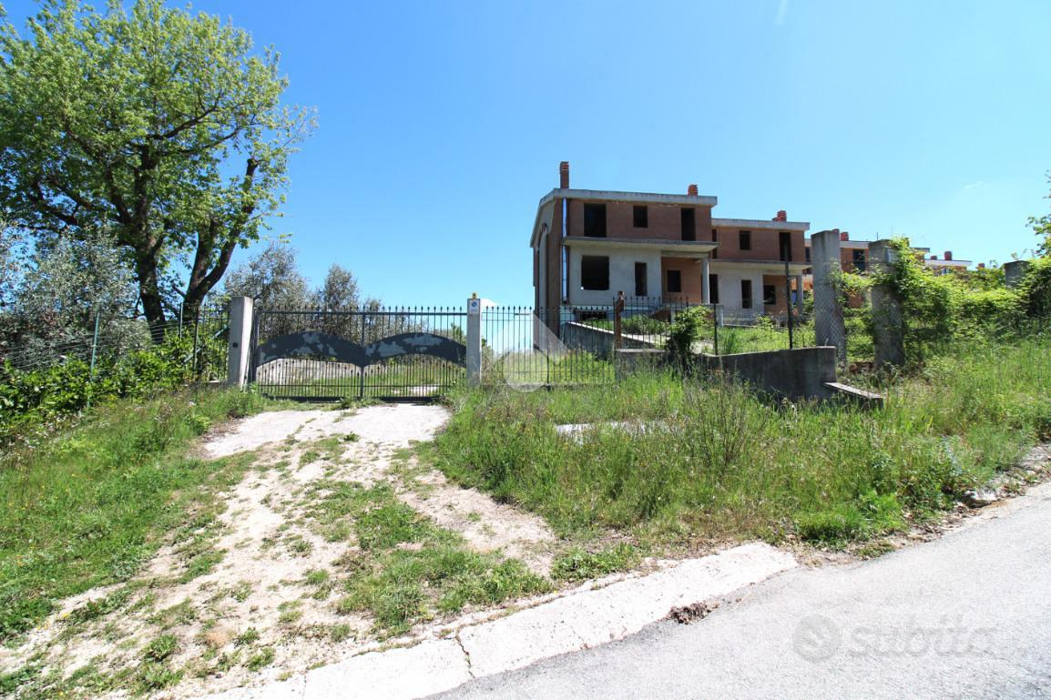 VILLA A SCHIERA A CAMPOBASSO - Vista 3