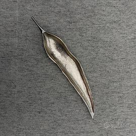 Soprammobile in metallo a forma di peperoncino