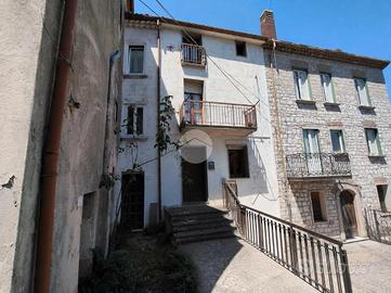 CASA SEMINDIPENDENTE A MONTAGANO