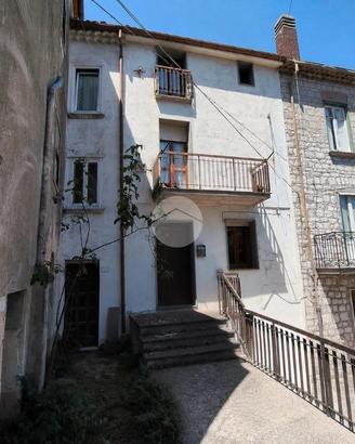 CASA SEMINDIPENDENTE A MONTAGANO