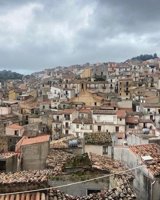 Casa indipendente a Gratteri Via Roma 36