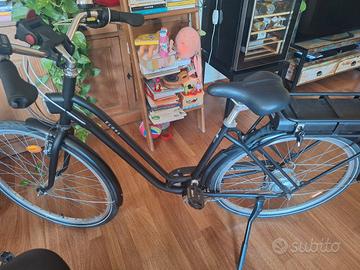 City bike pedalata assistita E-Bike Elops Perfetta