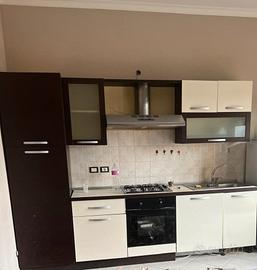 Cucina, frigorifero e lavatrice