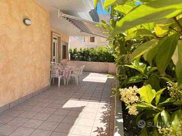 Trilocale - corte esterna privata - mare 50 m