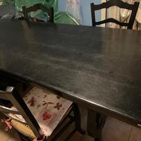Tavolo in legno massiccio più 4 sedie