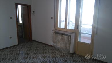 Appartamento 75 mq da ristrutturare con terrazzo