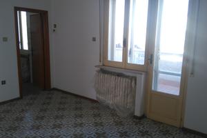 Appartamento 75 mq da ristrutturare con terrazzo