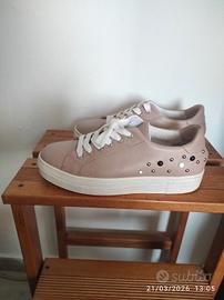 scarpa Bata in pelle rosa con perline 