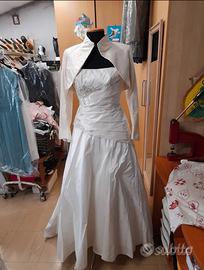 Abito da sposa con coprispalle
