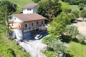 Casa indipendente con terreno privato e garage