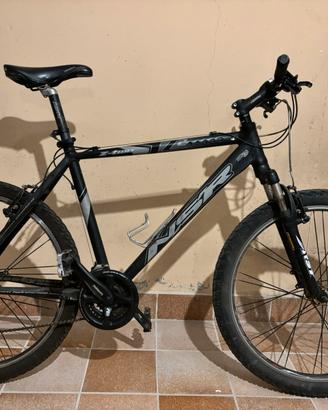 Bicicletta mountain bike