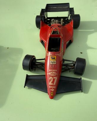 Modellino Ferrari 126 C4 1:24 die-cast bburago