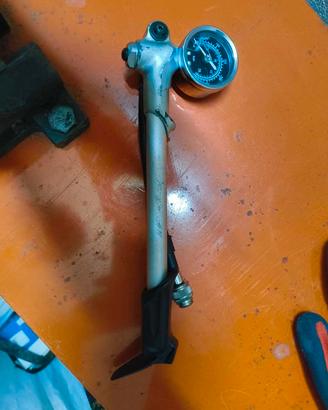 pompa per sospensioni mtb