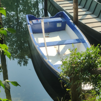 Barca con motore da fiume,lago