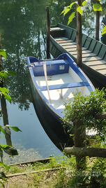 Barca con motore da fiume,lago